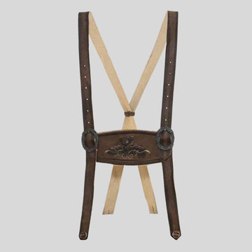 Support in Style: Discover comfortable suspenders to perfectly complement your Lederhosen.