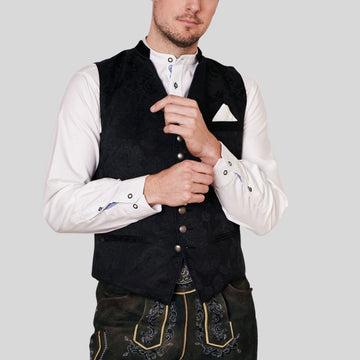 Elevated Brunch Style: Elevate your weekend brunch look with a casual men's waistcoat, adding a touch of sophistication. 